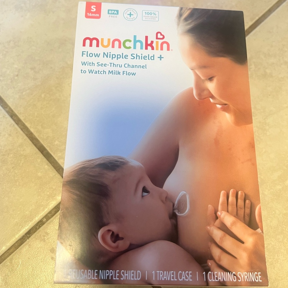 Munchkin Flow Nipple Shield Kit in White and Pink